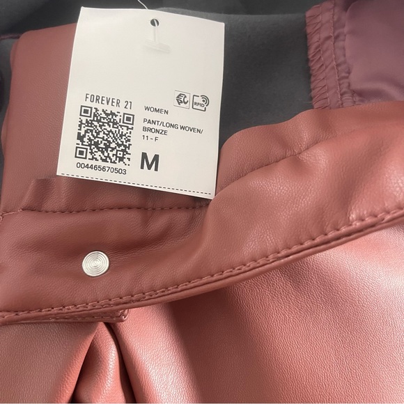 Forever 21 faux leather flare pants size medium - Picture 10 of 10